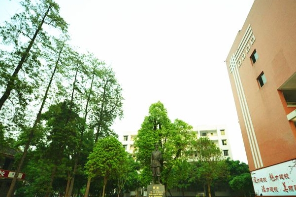 泸县建筑职业中专学校