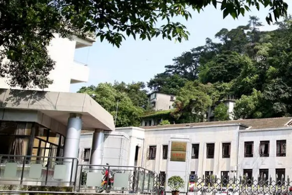 四川仪表工业学校助学金多少?贫困补助政策一览