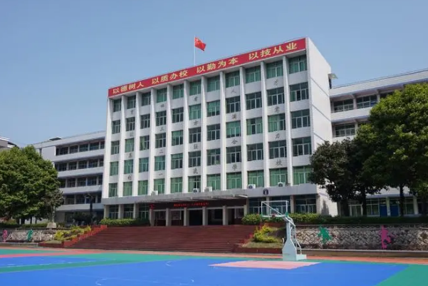 红河县职业高级中学助学金多少?贫困补助政策一览