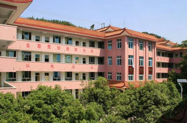 红河县职业高级中学宿舍条件怎么样?几人间?有空调吗?