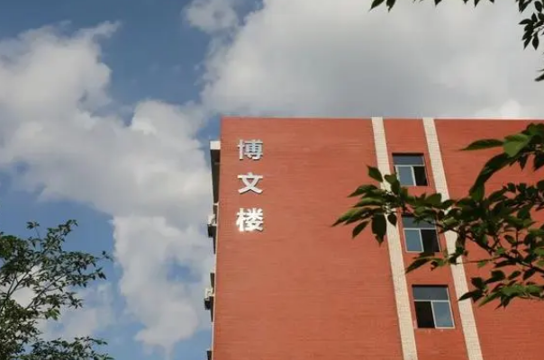 红河县职业高级中学宿舍条件怎么样?几人间?有空调吗?