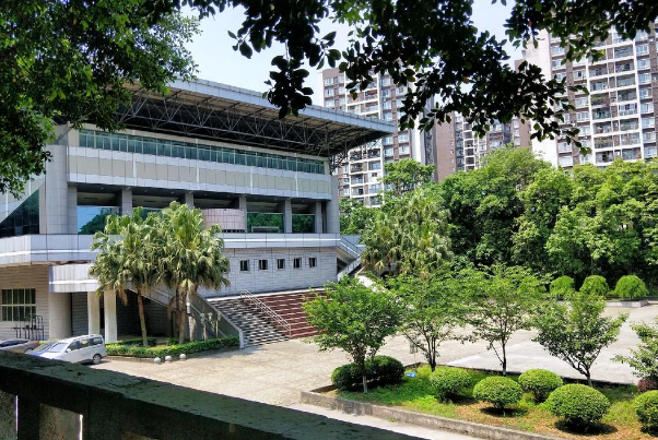 阿坝卫生学校是民办还是公办学校?