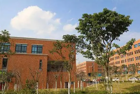 成都技师学院是全日制大专还是中专