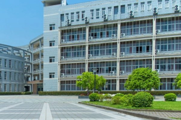 成都技师学院是全日制大专还是中专