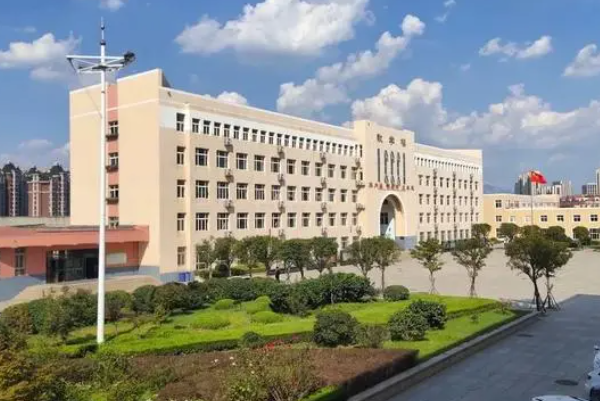 花溪区职业教育培训管理中心助学金多少?贫困补助政策一览
