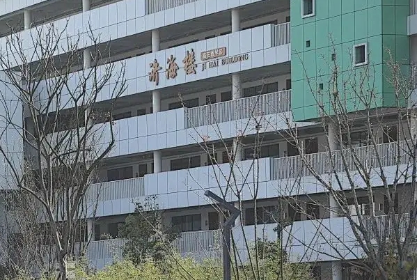 广元职业高级中学宿舍条件怎么样?几人间?有空调吗?