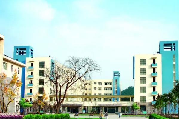 广元职业高级中学宿舍条件怎么样?几人间?有空调吗?